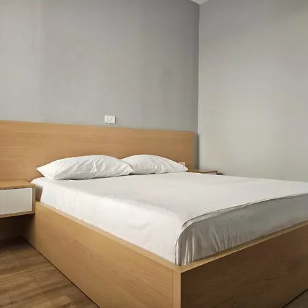 公寓 Cozy With Private Balcony, *