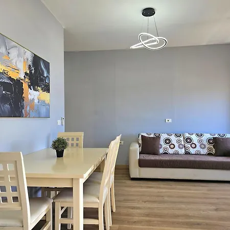 公寓 Cozy With Private Balcony,